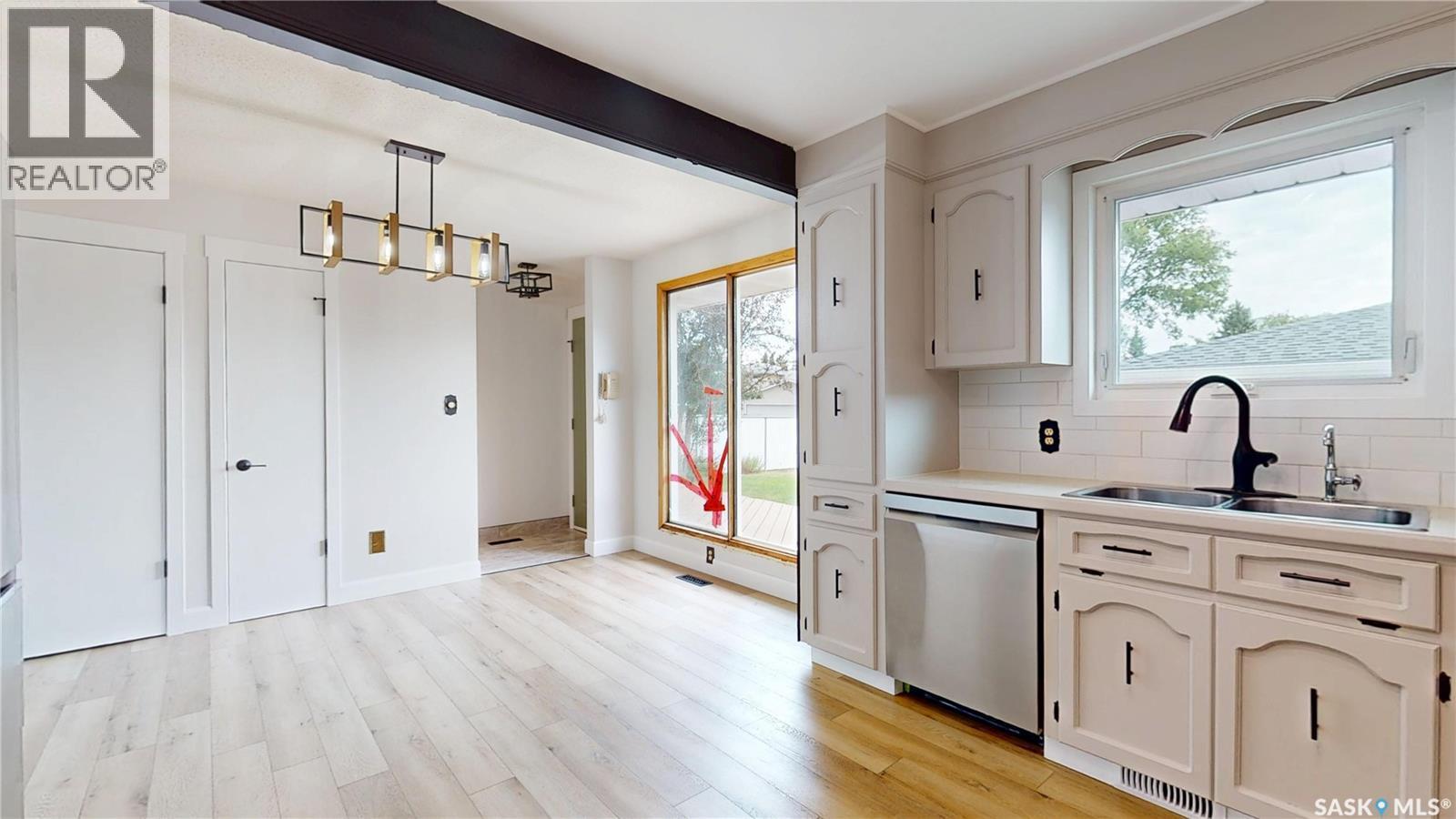 155 Wells Street, Regina, SK - Indoor Photo Showing Kitchen With Double Sink