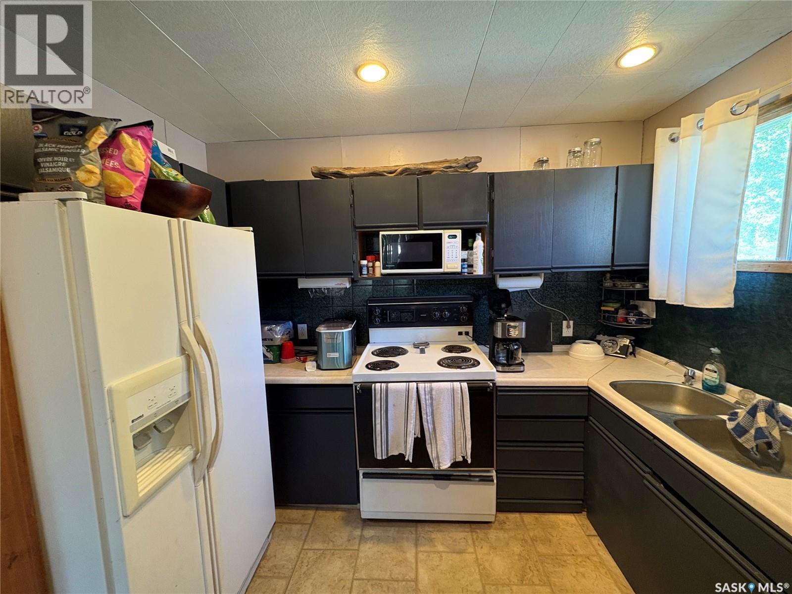 9 Hunter Bay, Fishing Lake, SK - Indoor Photo Showing Kitchen With Double Sink