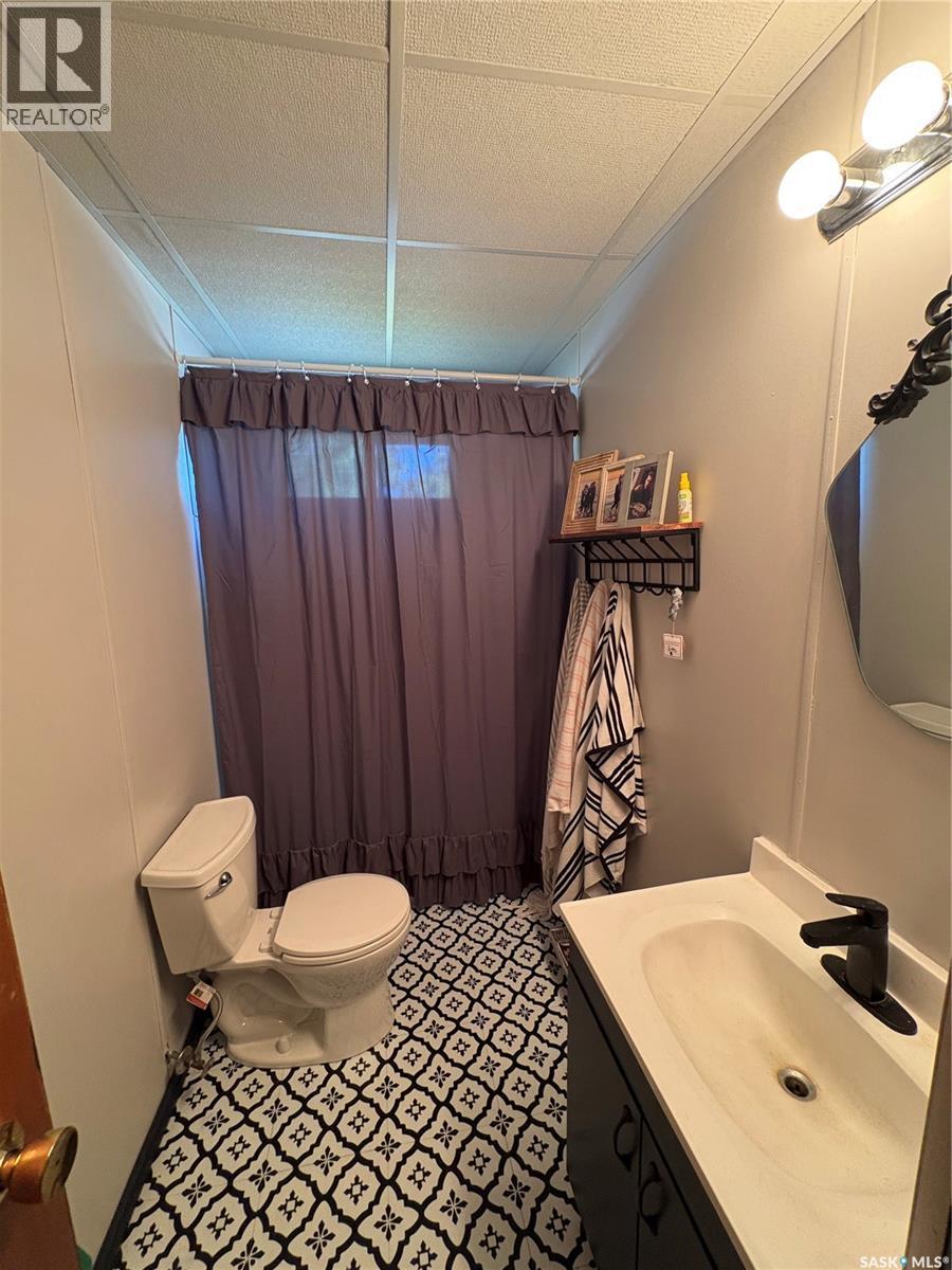 9 Hunter Bay, Fishing Lake, SK - Indoor Photo Showing Bathroom