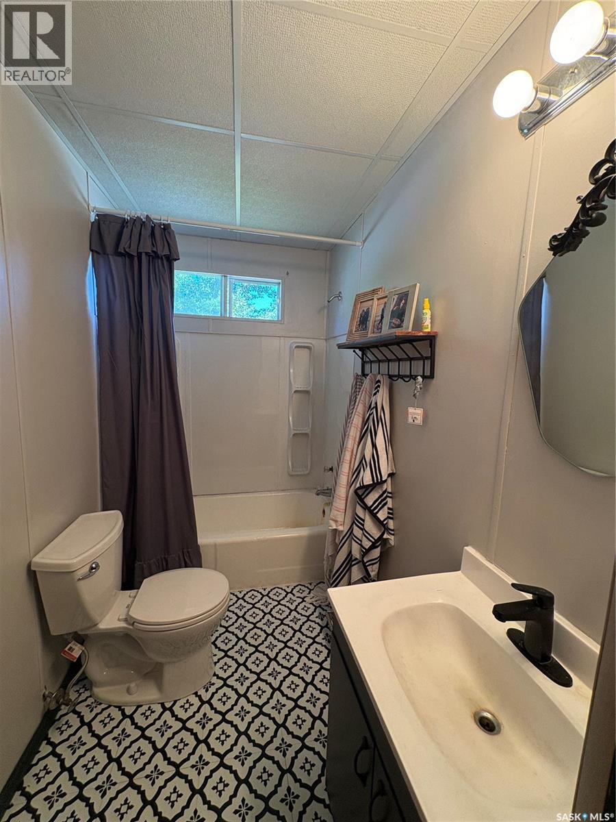 9 Hunter Bay, Fishing Lake, SK - Indoor Photo Showing Bathroom