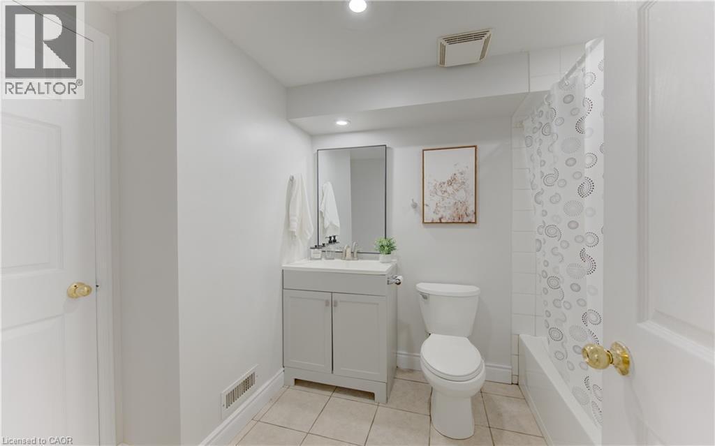 45 Cedarhill Crescent Unit# 5A, Kitchener, ON - Indoor Photo Showing Bathroom