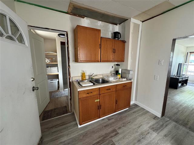 1182 Pritchard Ave, Winnipeg, MB - Indoor Photo Showing Kitchen With Double Sink