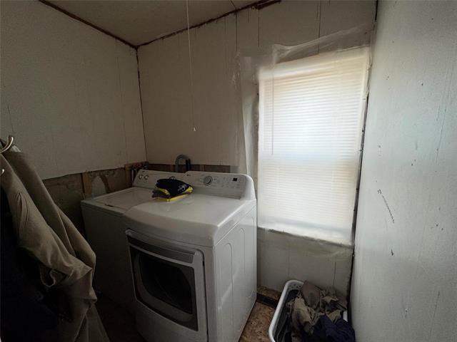 1182 Pritchard Ave, Winnipeg, MB - Indoor Photo Showing Laundry Room