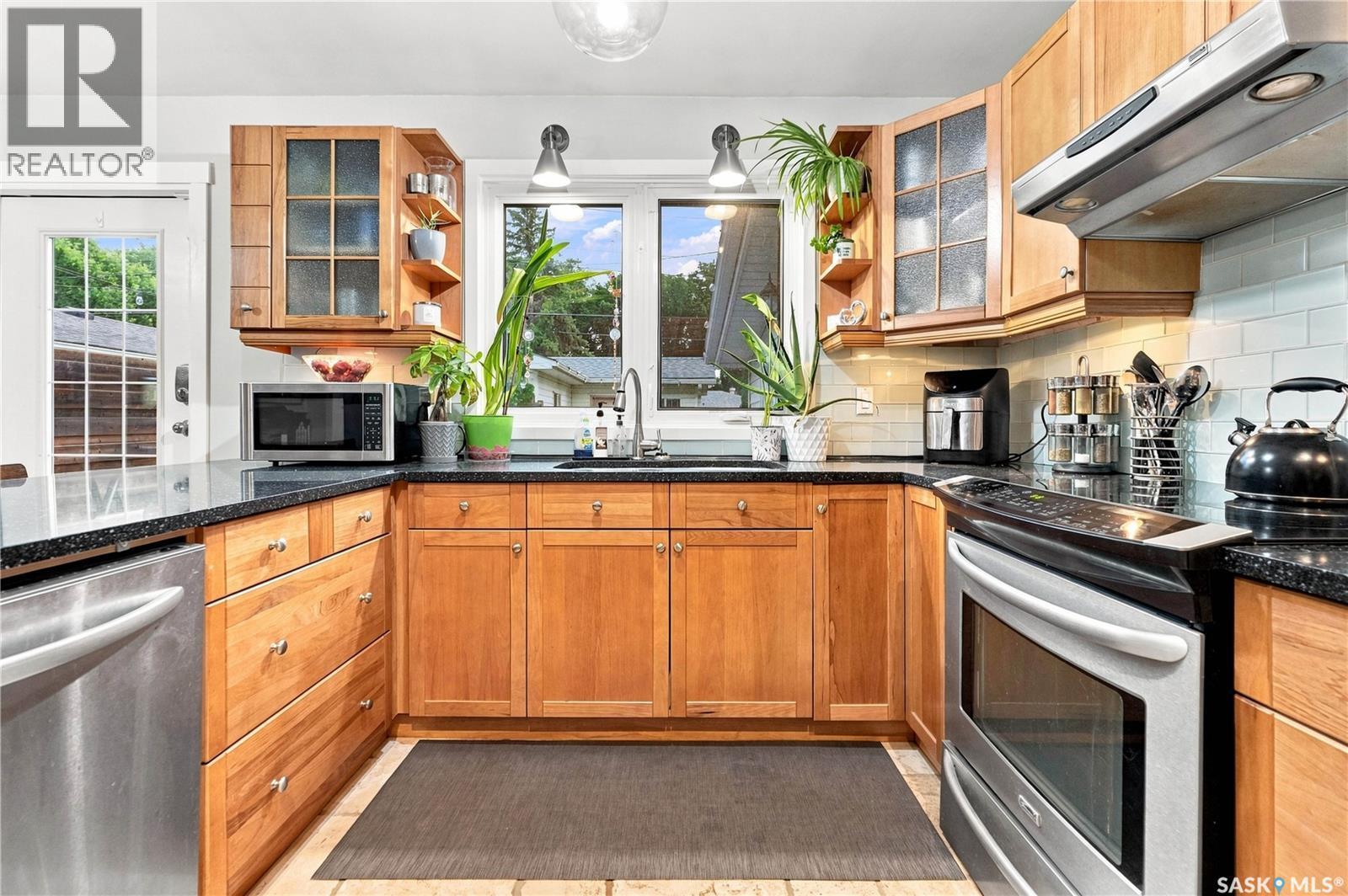 13 Anderson Avenue, Regina, SK - Indoor Photo Showing Kitchen