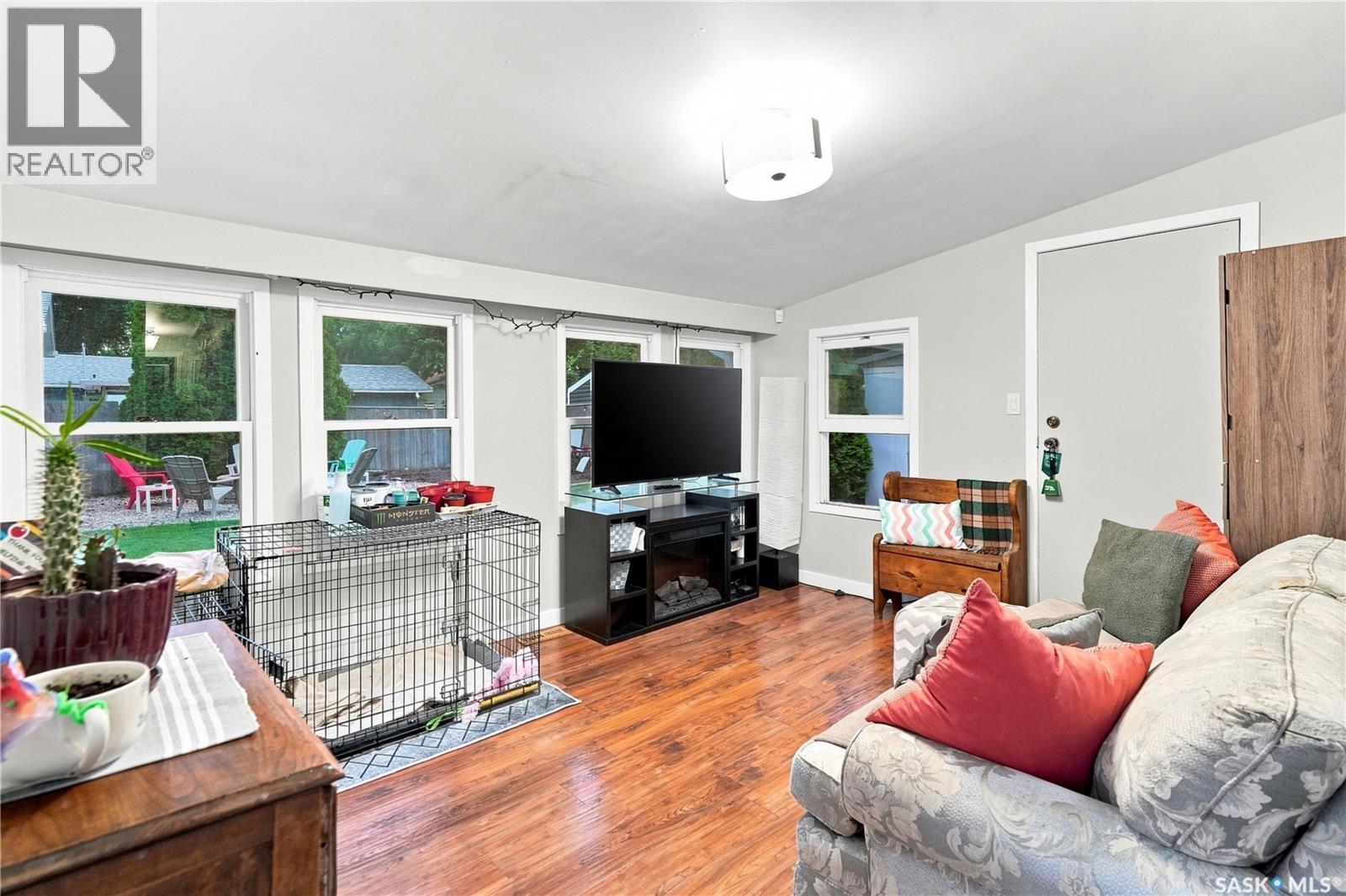 13 Anderson Avenue, Regina, SK - Indoor Photo Showing Living Room