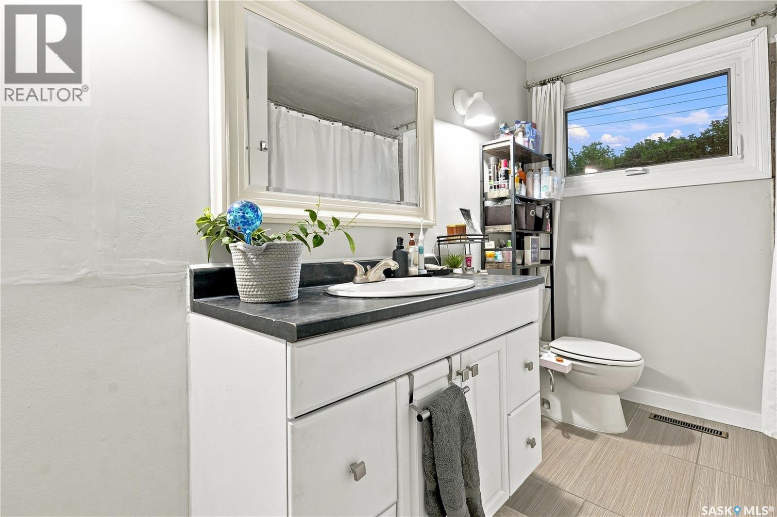 13 Anderson Avenue, Regina, SK - Indoor Photo Showing Bathroom