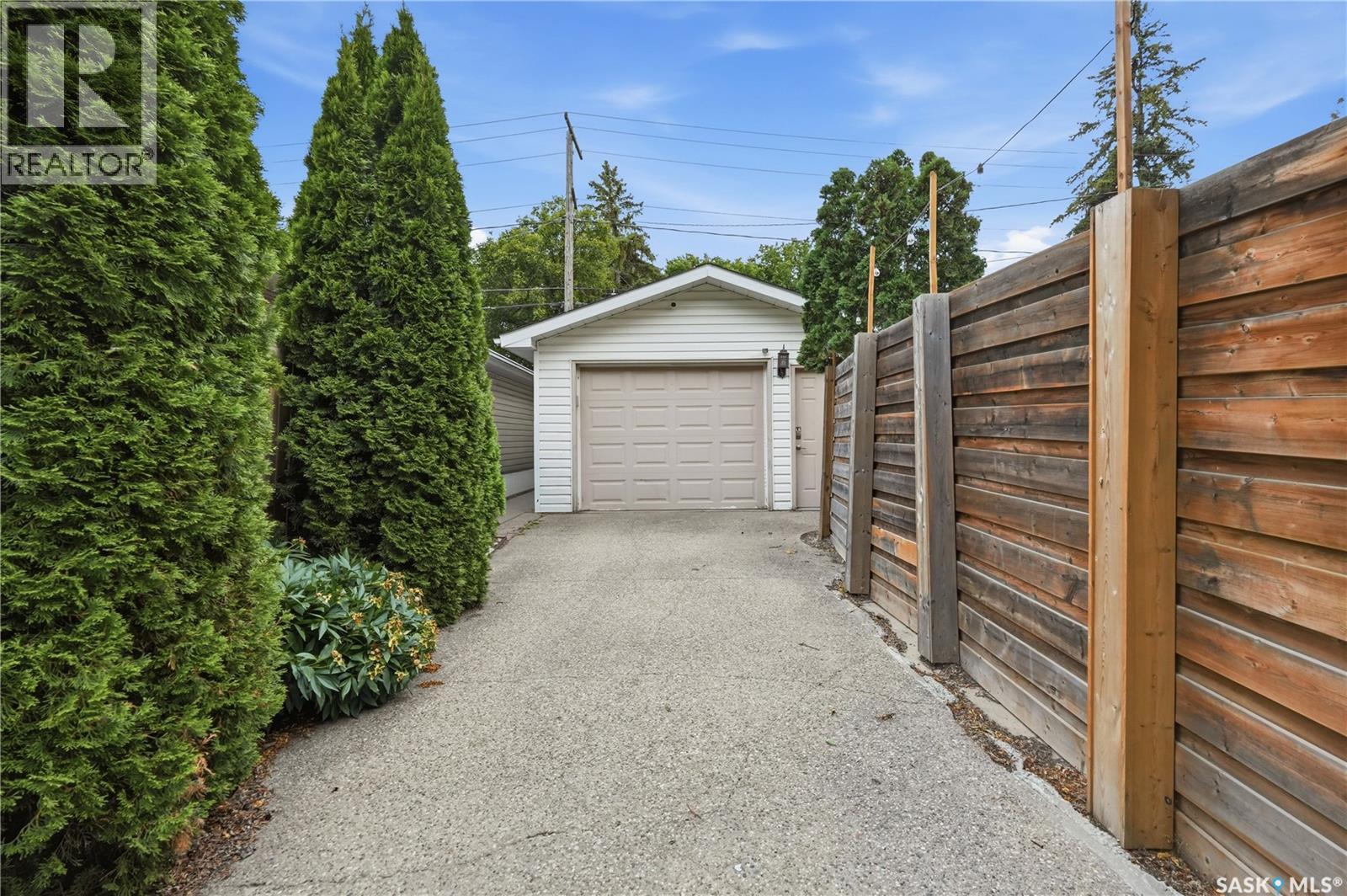 13 Anderson Avenue, Regina, SK - Outdoor