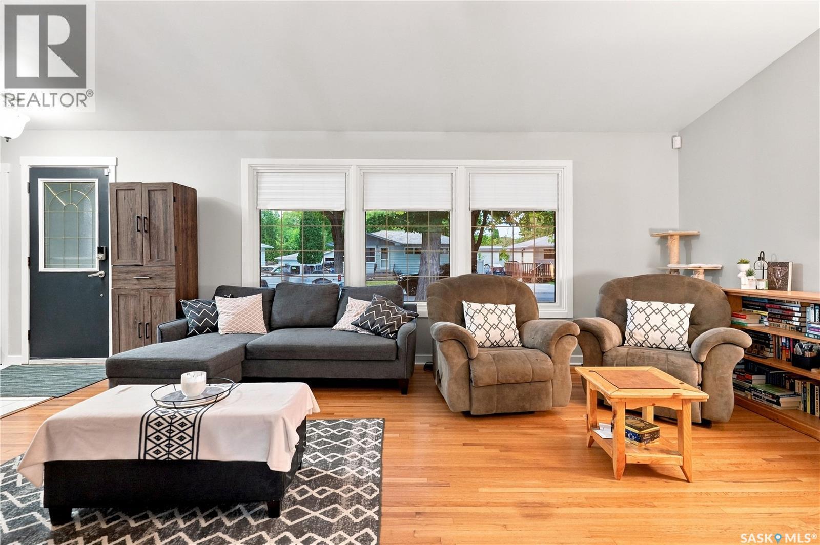 13 Anderson Avenue, Regina, SK - Indoor Photo Showing Living Room