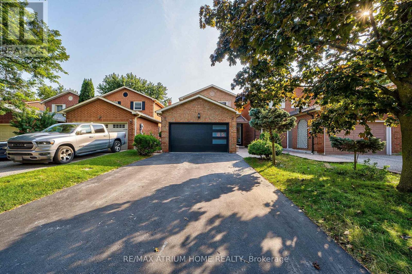 61 Trothen Circle, Markham, ON - Outdoor With Facade