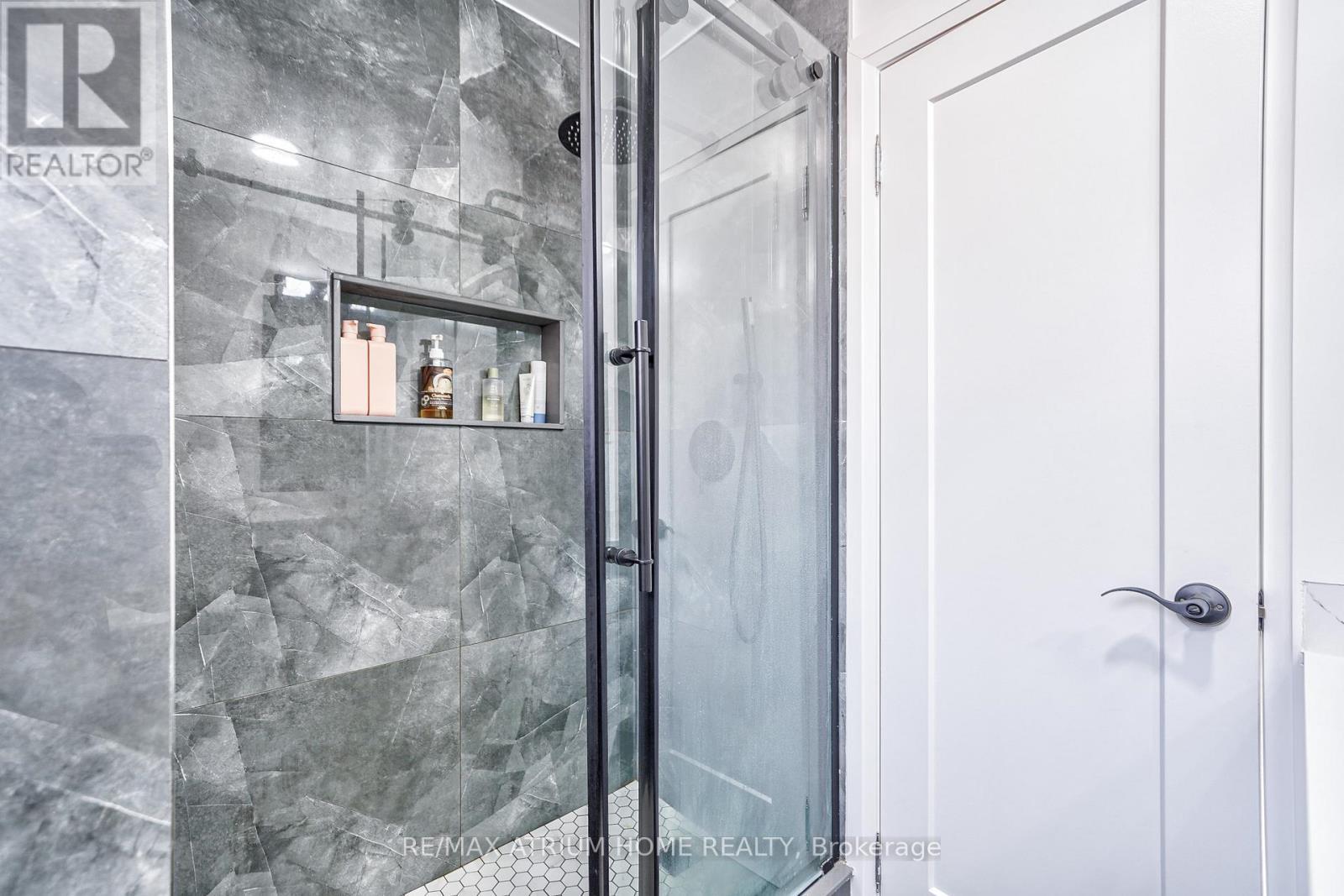 61 Trothen Circle, Markham, ON - Indoor Photo Showing Bathroom