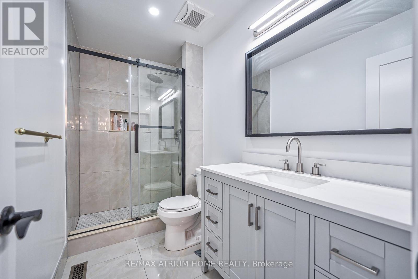 61 Trothen Circle, Markham, ON - Indoor Photo Showing Bathroom