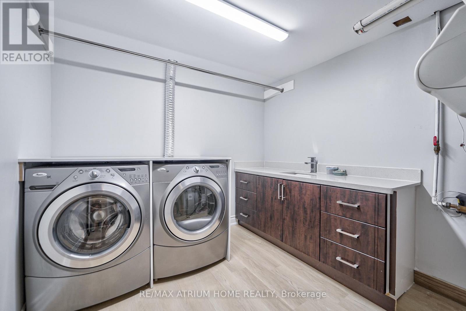 61 Trothen Circle, Markham, ON - Indoor Photo Showing Laundry Room