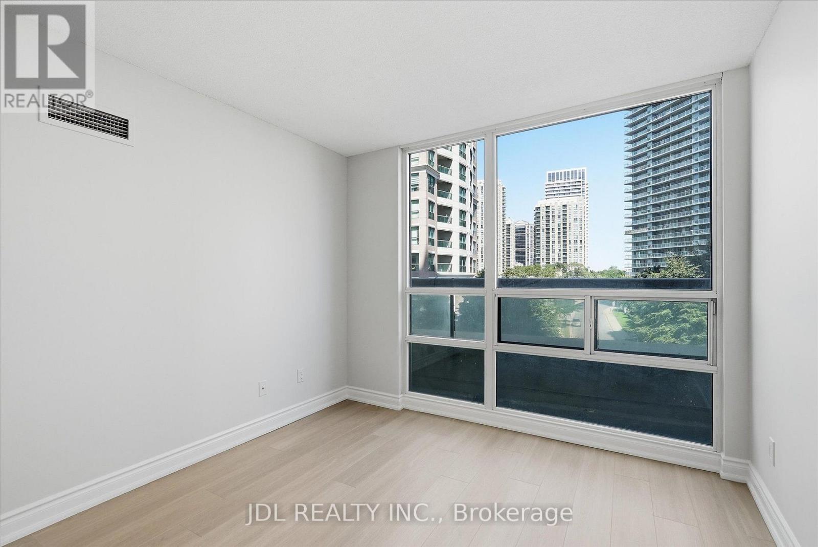 516 - 503 Beecroft Road, Toronto, ON - Indoor Photo Showing Other Room