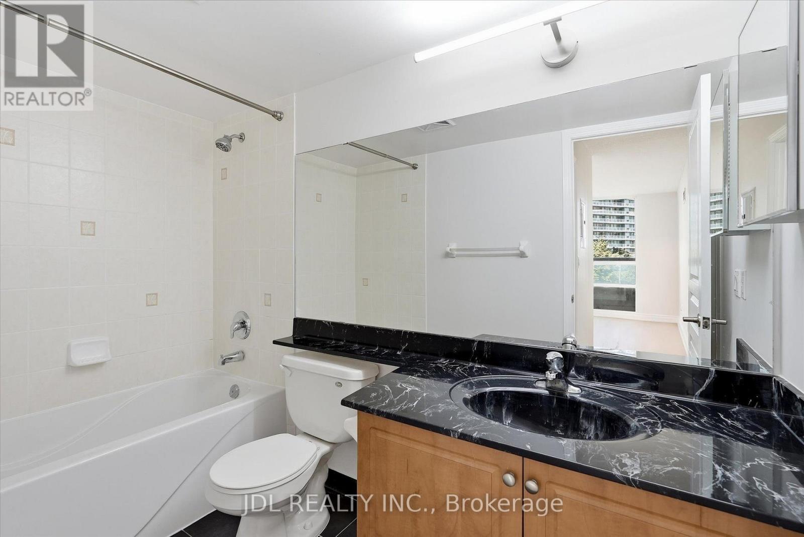 516 - 503 Beecroft Road, Toronto, ON - Indoor Photo Showing Bathroom