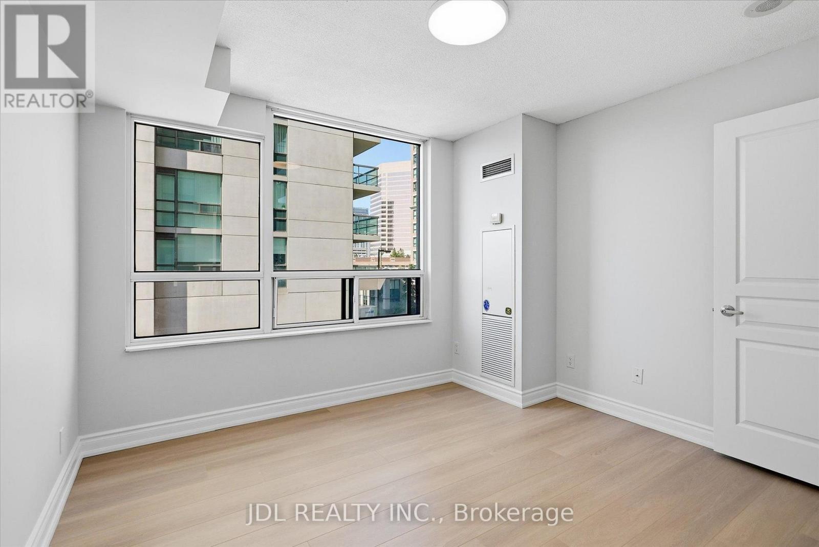 516 - 503 Beecroft Road, Toronto, ON - Indoor Photo Showing Other Room