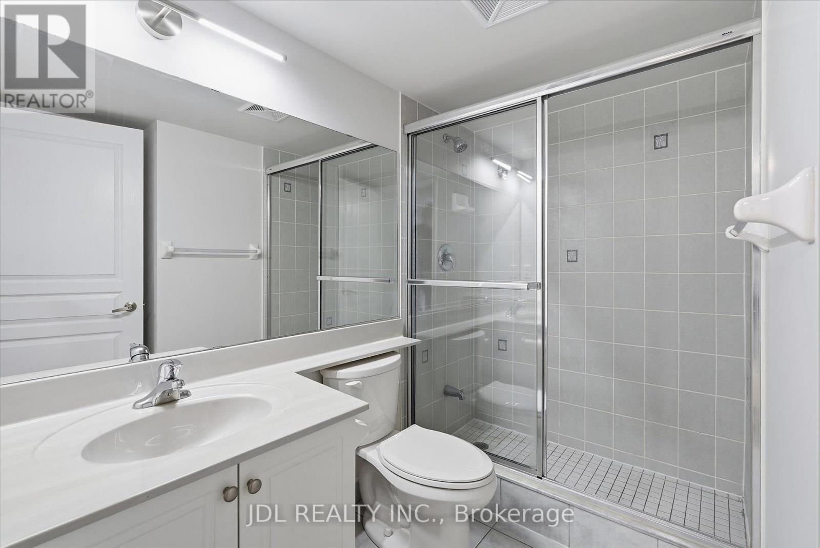 516 - 503 Beecroft Road, Toronto, ON - Indoor Photo Showing Bathroom