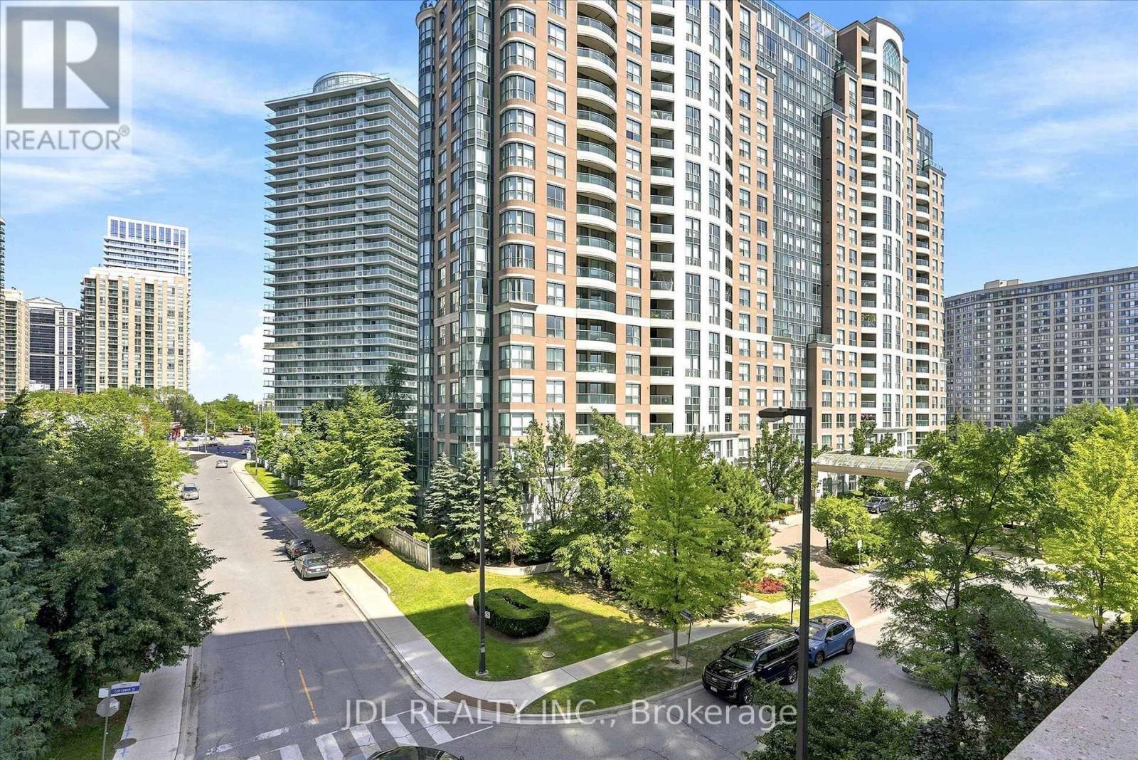 516 - 503 Beecroft Road, Toronto, ON - Outdoor With Facade