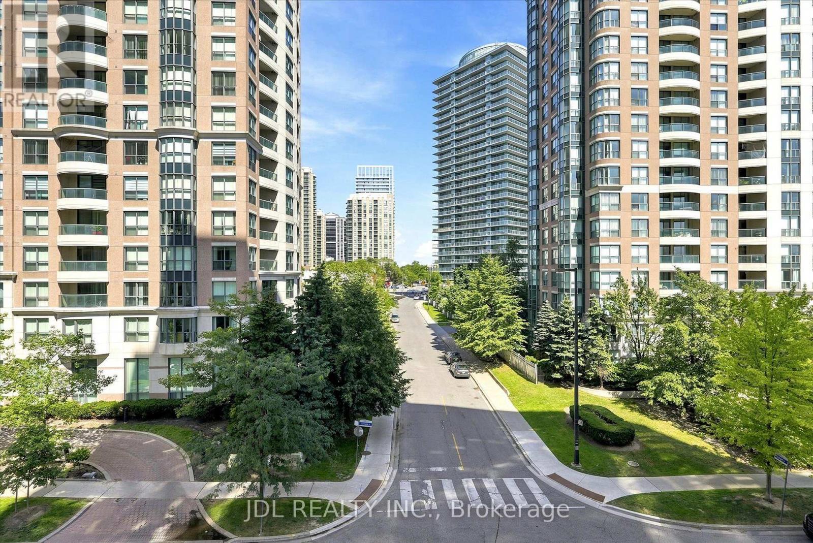 516 - 503 Beecroft Road, Toronto, ON - Outdoor With Facade