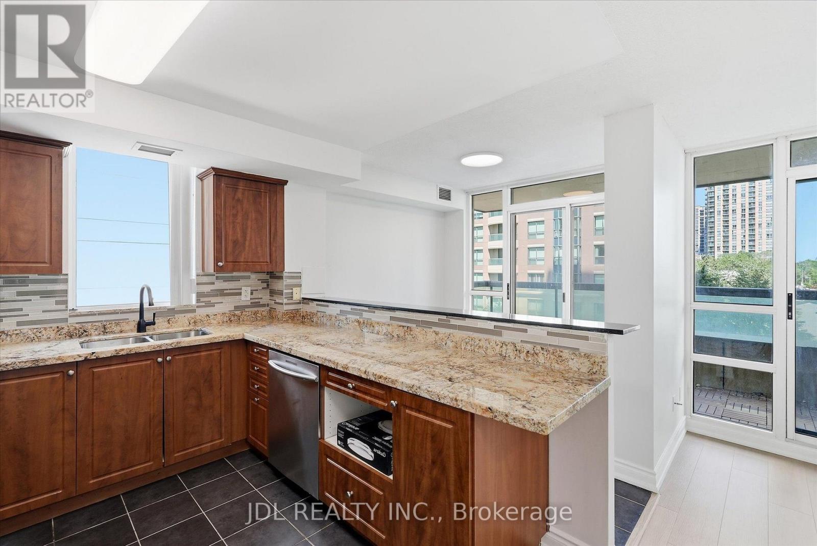 516 - 503 Beecroft Road, Toronto, ON - Indoor Photo Showing Kitchen With Double Sink