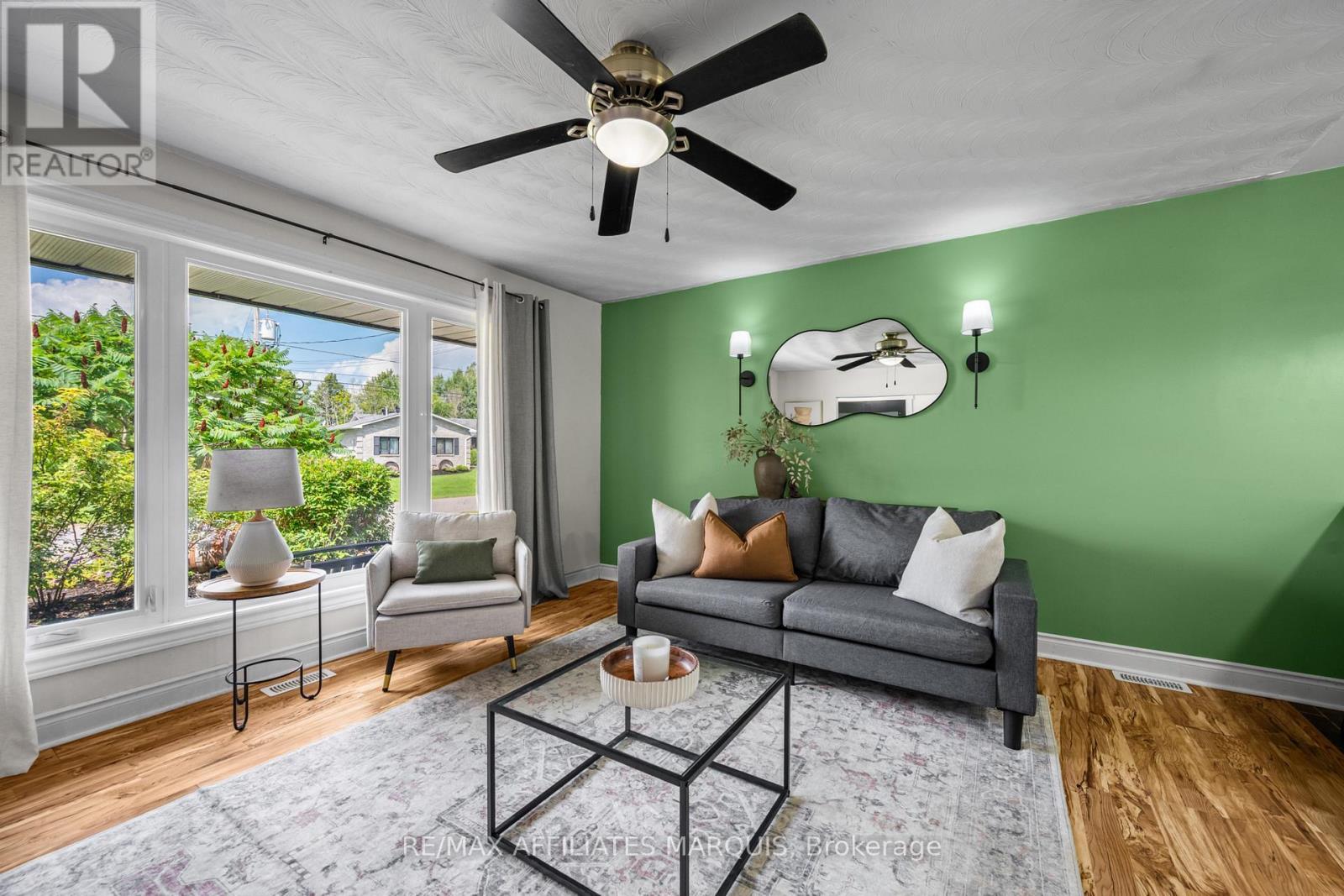 3 Sunset Drive, Rideau Lakes, ON - Indoor Photo Showing Living Room
