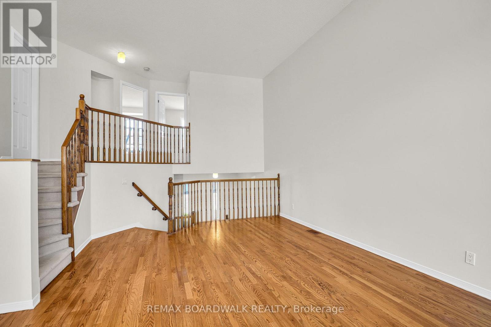 5 Maple Park Private, Ottawa, ON - Indoor Photo Showing Other Room
