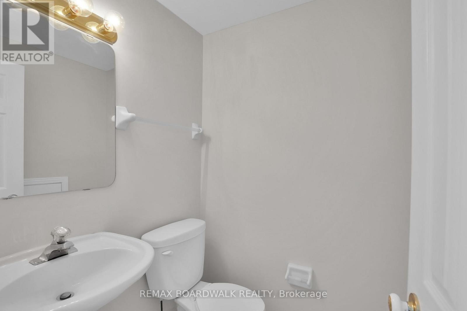 Powder room - 5 Maple Park Private, Ottawa, ON - Indoor Photo Showing Bathroom