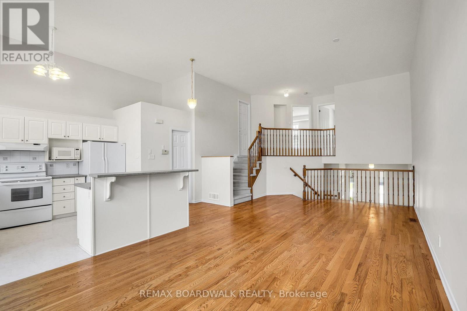 5 Maple Park Private, Ottawa, ON - Indoor Photo Showing Kitchen