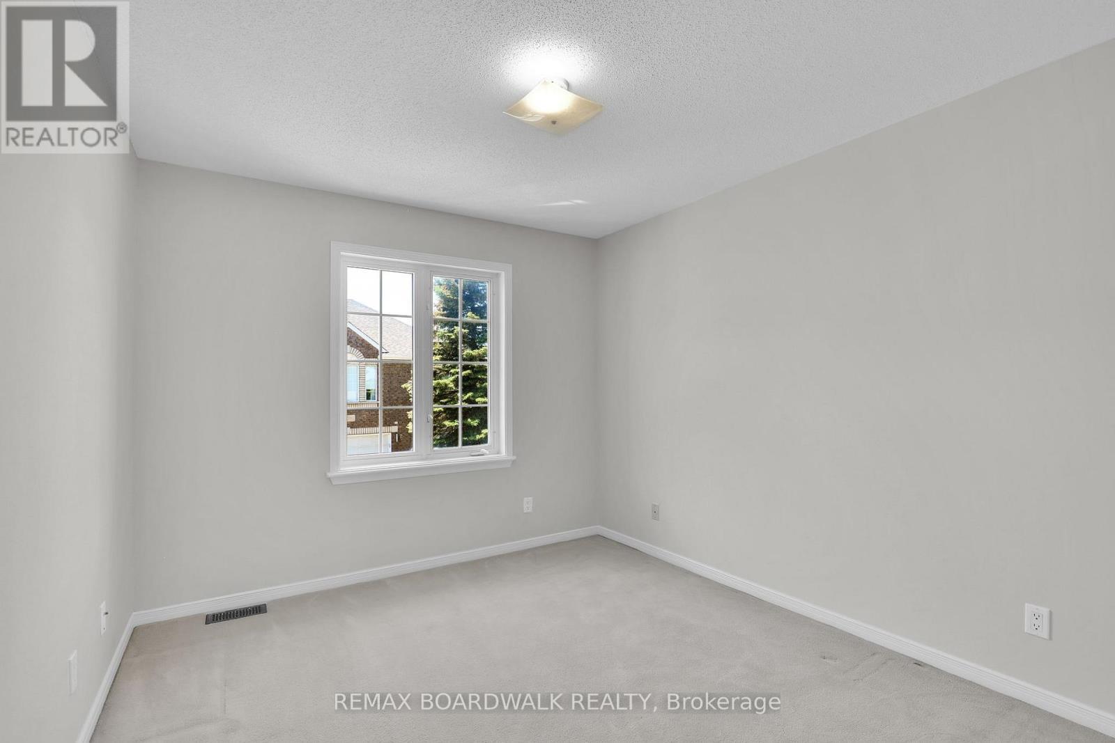 5 Maple Park Private, Ottawa, ON - Indoor Photo Showing Other Room