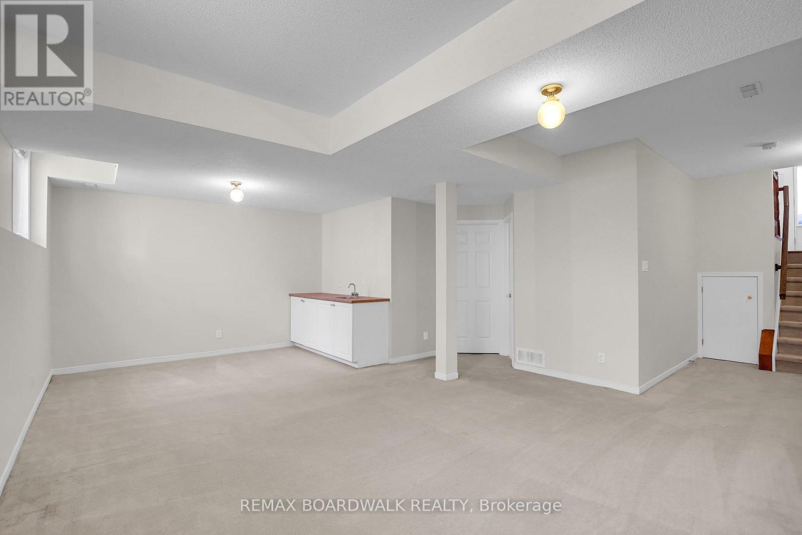 5 Maple Park Private, Ottawa, ON - Indoor Photo Showing Other Room
