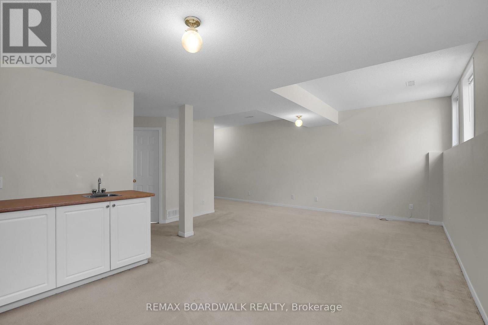 5 Maple Park Private, Ottawa, ON - Photo Showing Other Room