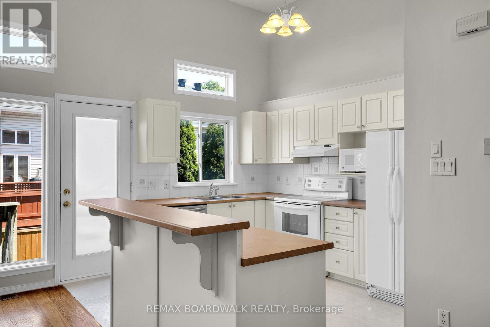 5 Maple Park Private, Ottawa, ON - Indoor Photo Showing Kitchen With Double Sink