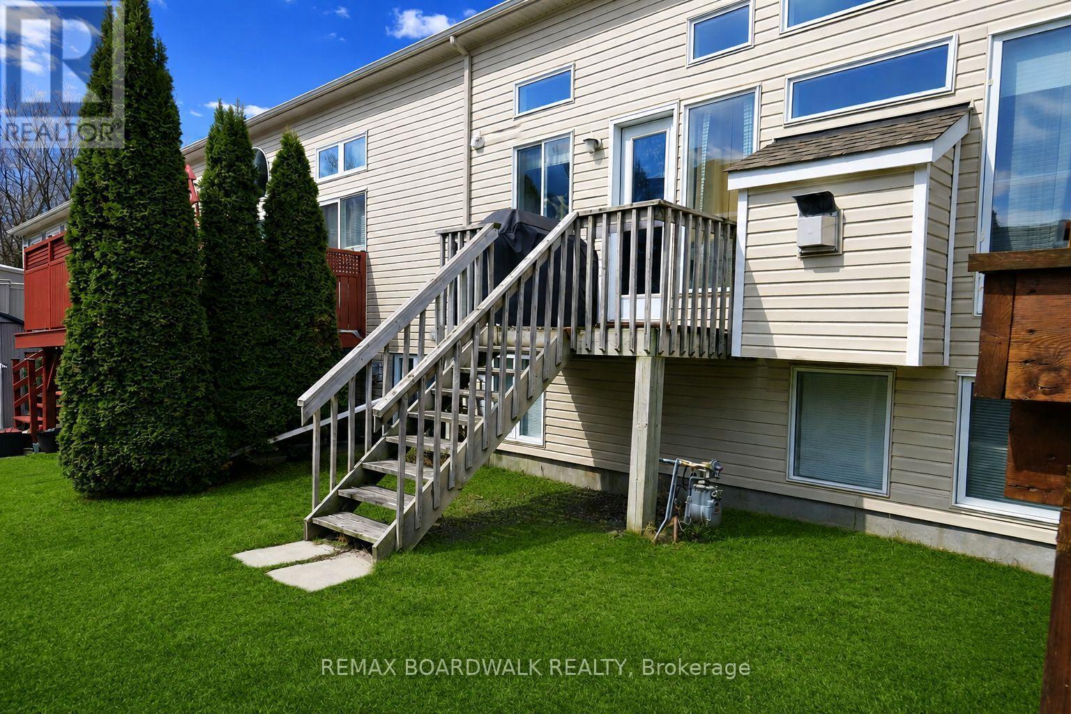 5 Maple Park Private, Ottawa, ON - Outdoor