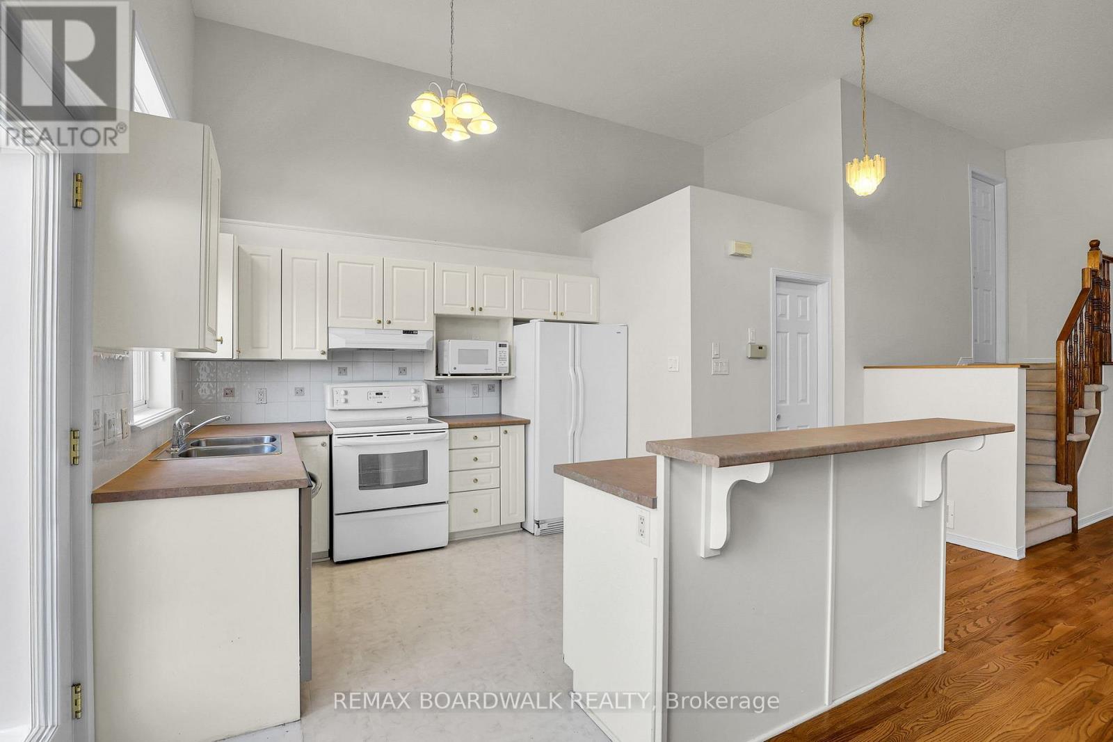 5 Maple Park Private, Ottawa, ON - Indoor Photo Showing Kitchen With Double Sink