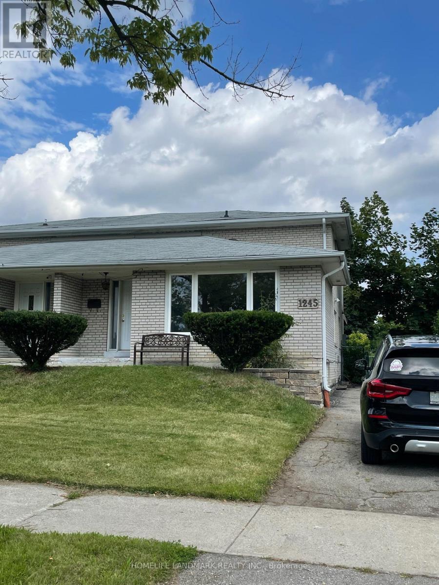Front - 1245 Shamir Crescent, Mississauga, ON - Outdoor With Facade