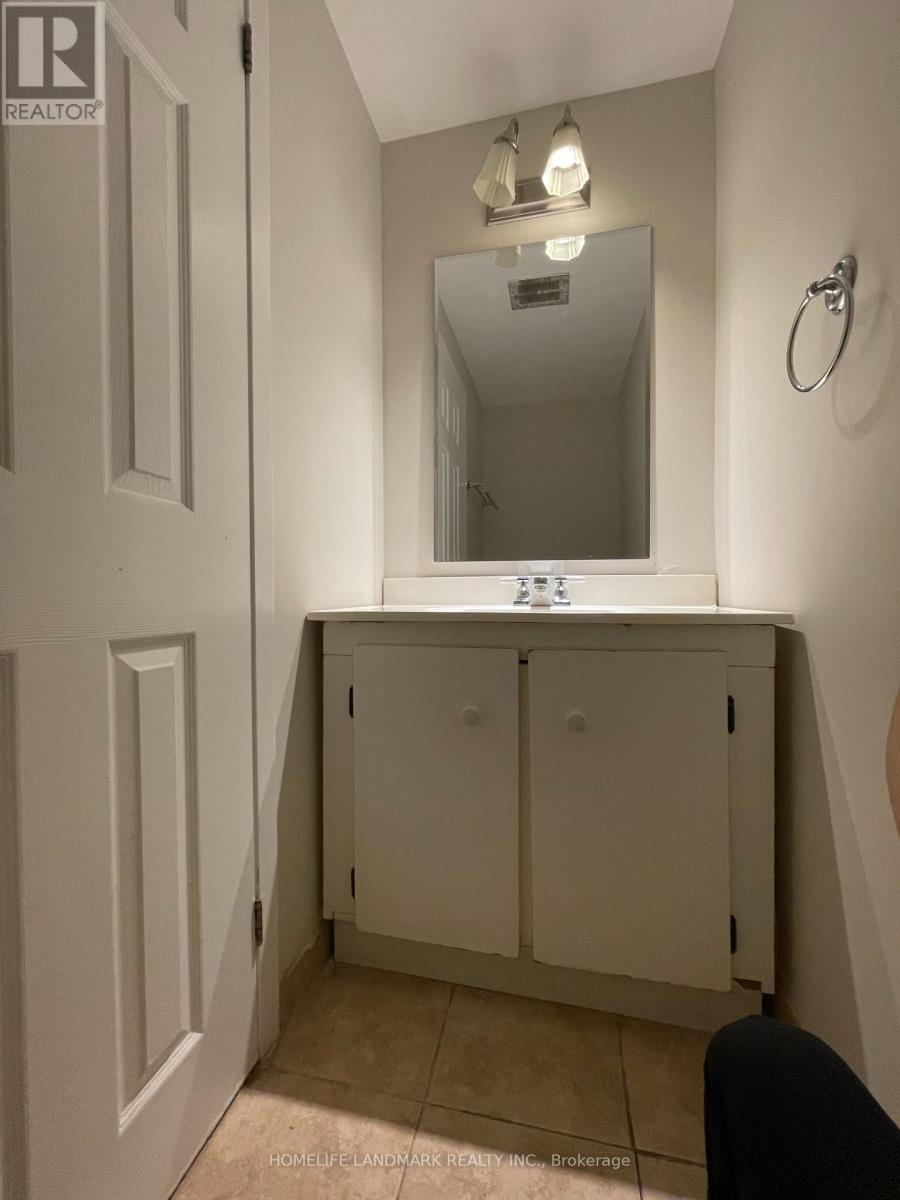 bathroom lower - 1245 Shamir Crescent, Mississauga, ON - Indoor