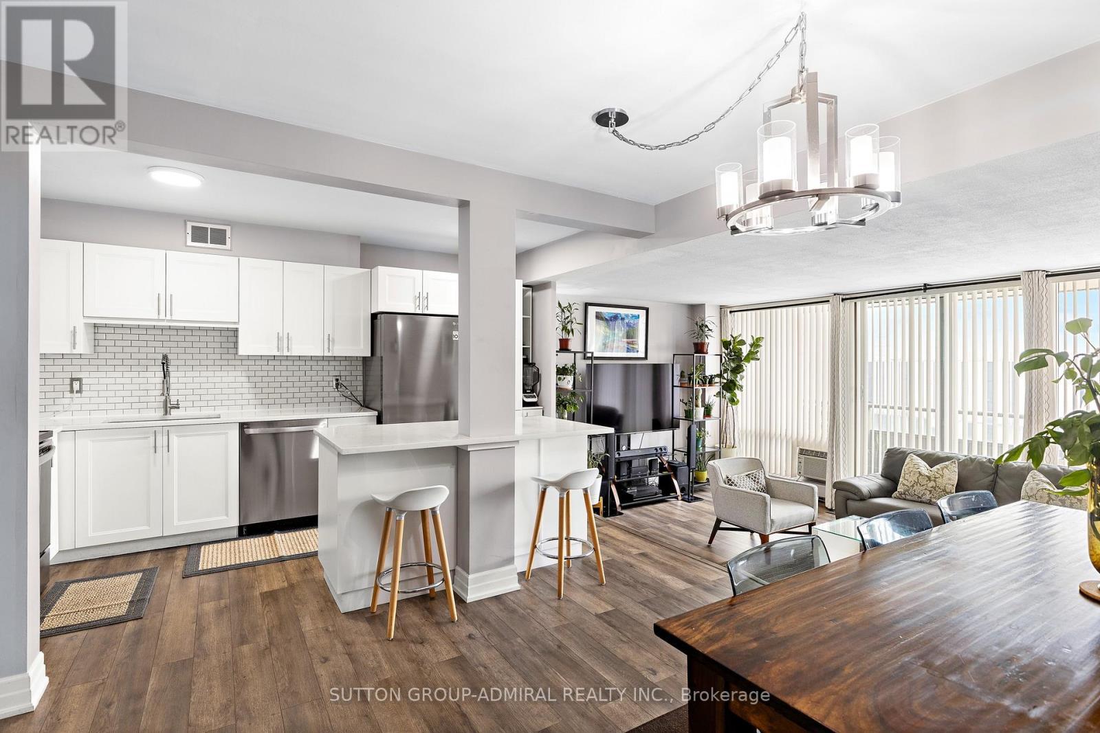 513 - 1 Four Winds Drive, Toronto, ON - Indoor