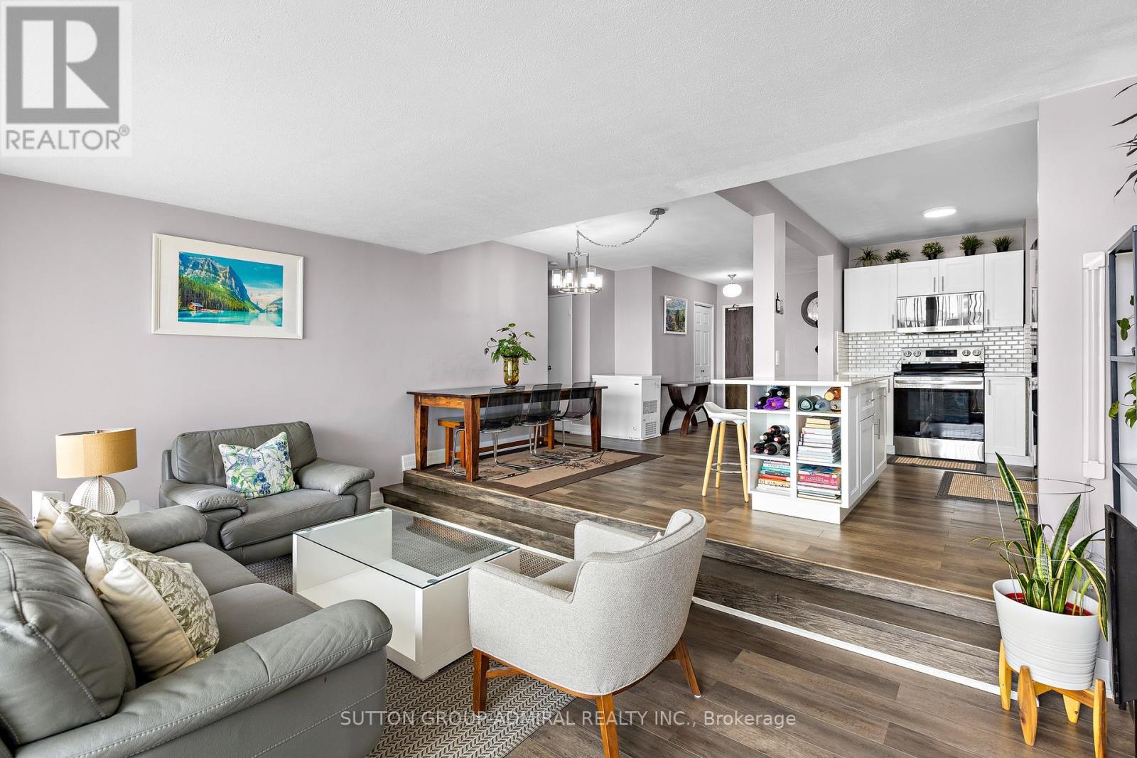 513 - 1 Four Winds Drive, Toronto, ON - Indoor Photo Showing Living Room