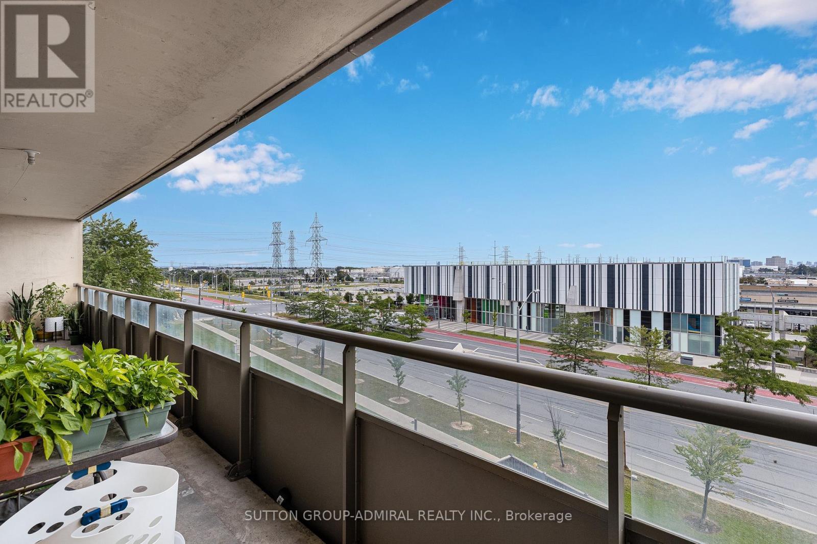 513 - 1 Four Winds Drive, Toronto, ON - Outdoor With View With Exterior