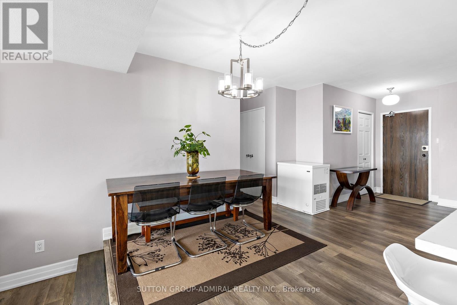 513 - 1 Four Winds Drive, Toronto, ON - Indoor