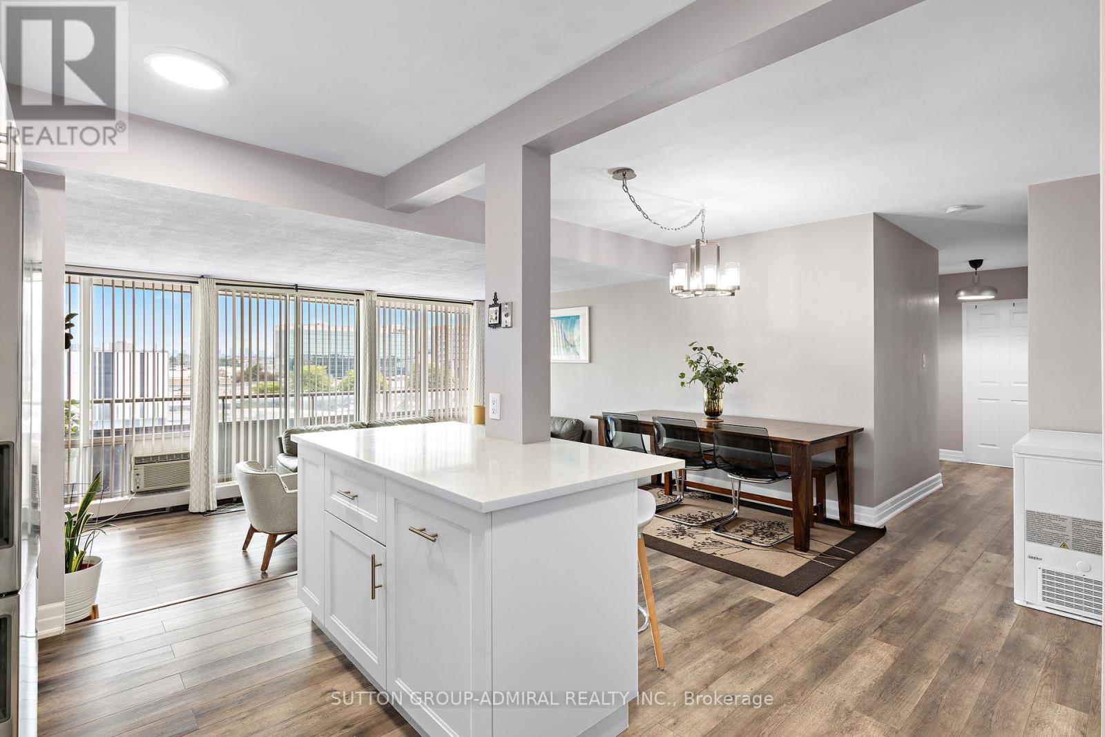 513 - 1 Four Winds Drive, Toronto, ON - Indoor