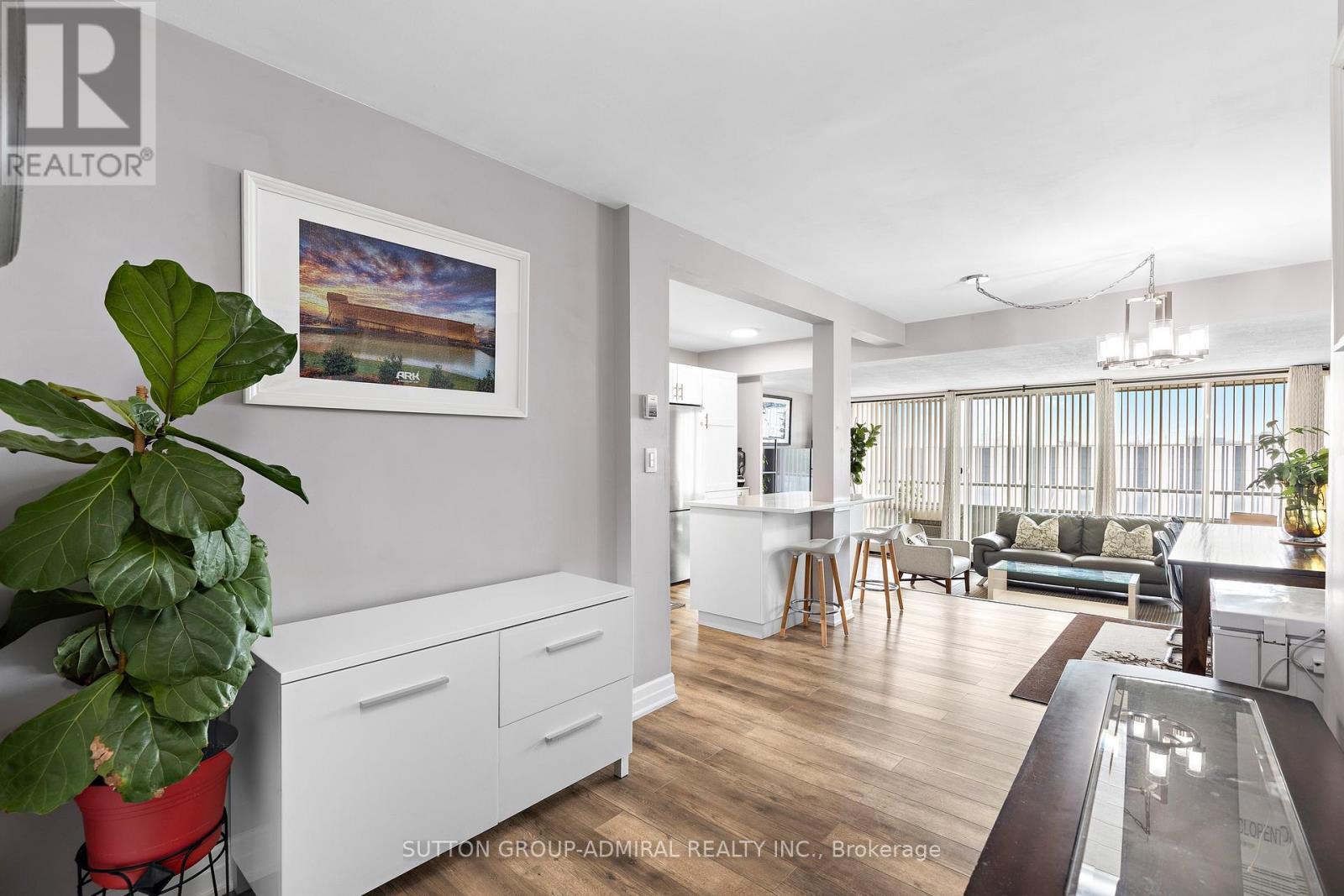 513 - 1 Four Winds Drive, Toronto, ON - Indoor