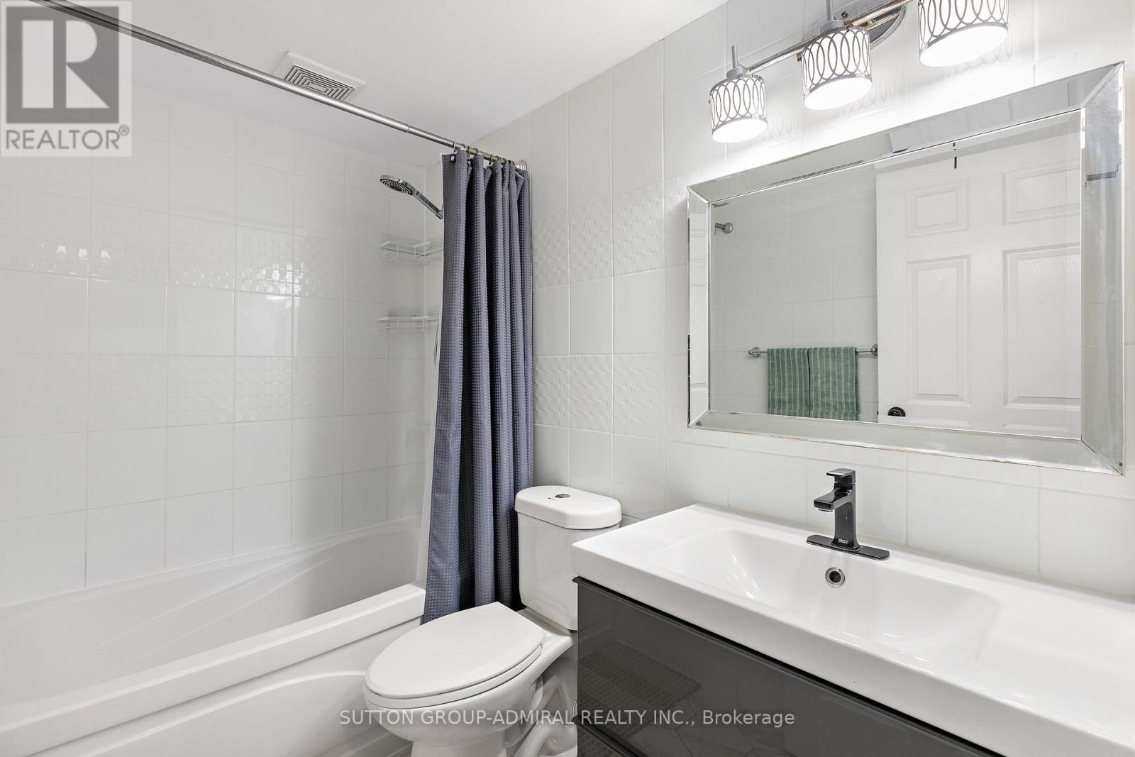 513 - 1 Four Winds Drive, Toronto, ON - Indoor Photo Showing Bathroom