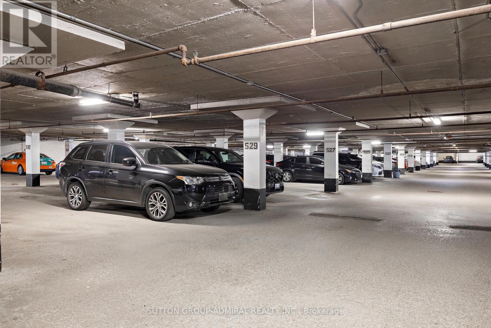 513 - 1 Four Winds Drive, Toronto, ON - Indoor Photo Showing Garage