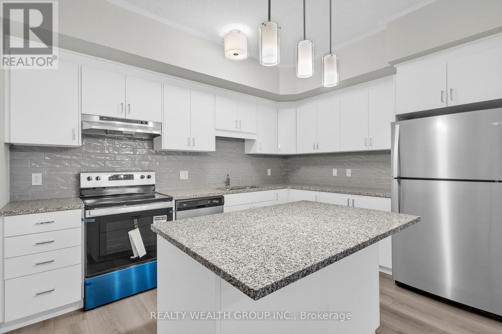 69 - 25 Isherwood Avenue N, Cambridge, ON - Indoor Photo Showing Kitchen With Stainless Steel Kitchen With Upgraded Kitchen