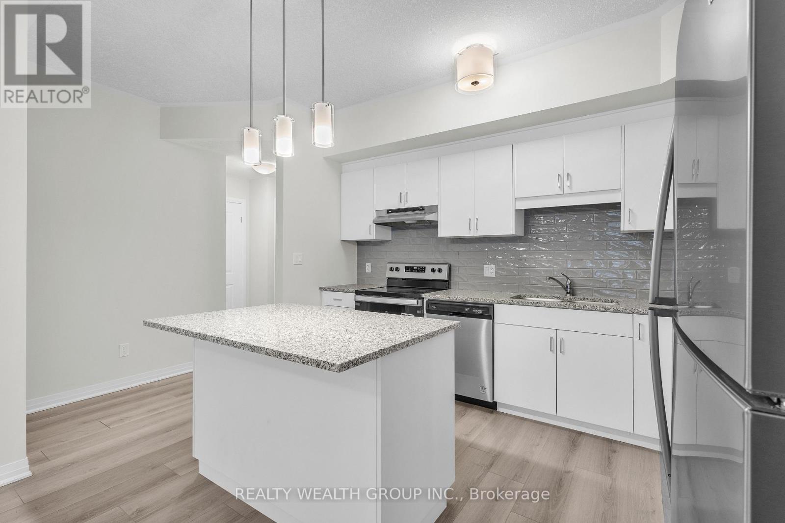 69 - 25 Isherwood Avenue N, Cambridge, ON - Indoor Photo Showing Kitchen With Stainless Steel Kitchen With Upgraded Kitchen