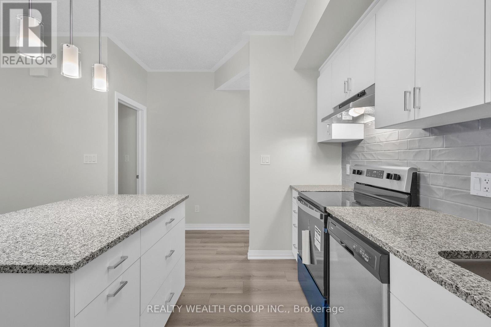 69 - 25 Isherwood Avenue N, Cambridge, ON - Indoor Photo Showing Kitchen With Upgraded Kitchen