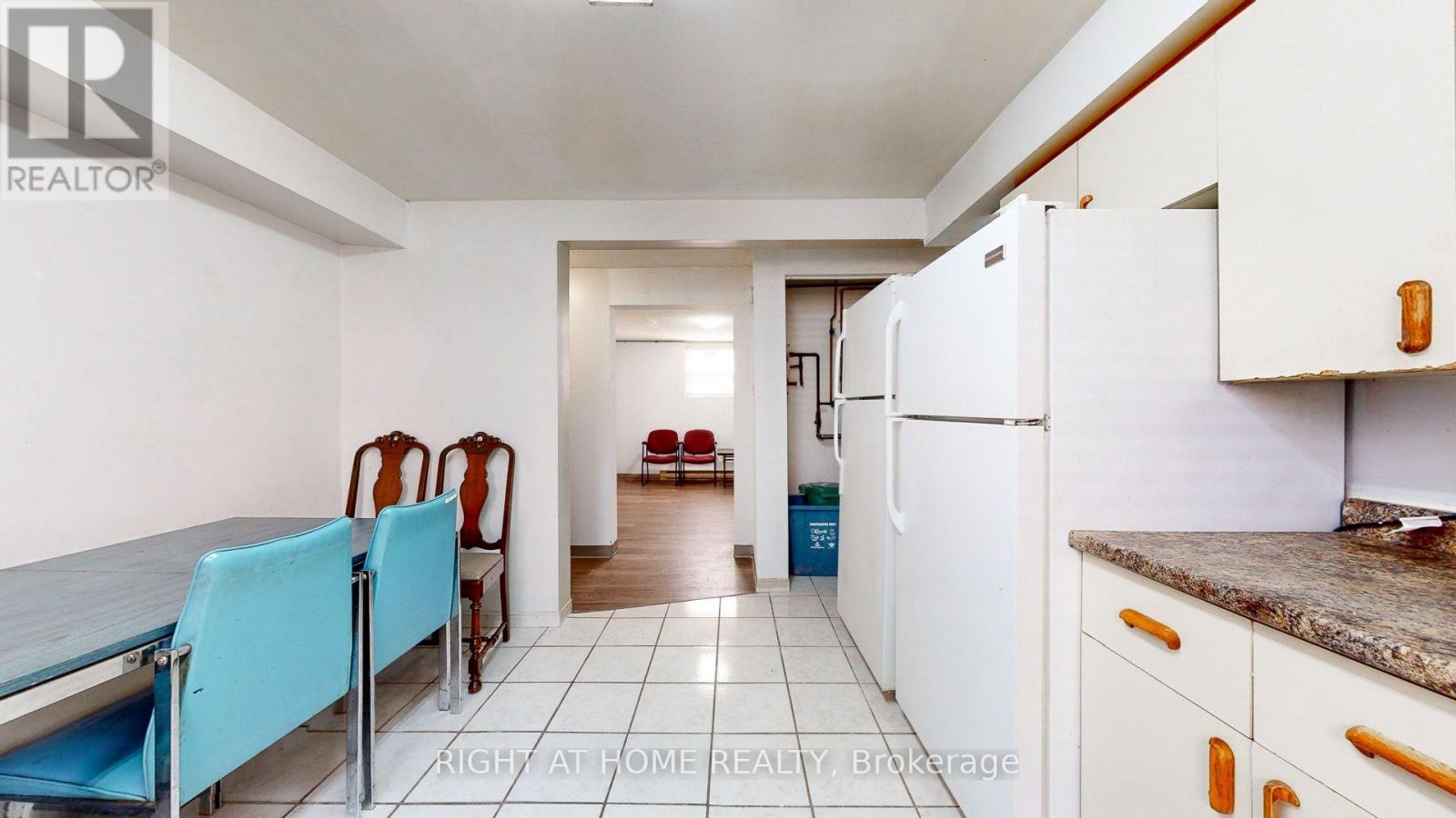 379 Erb Street W, Waterloo, ON - Indoor Photo Showing Other Room