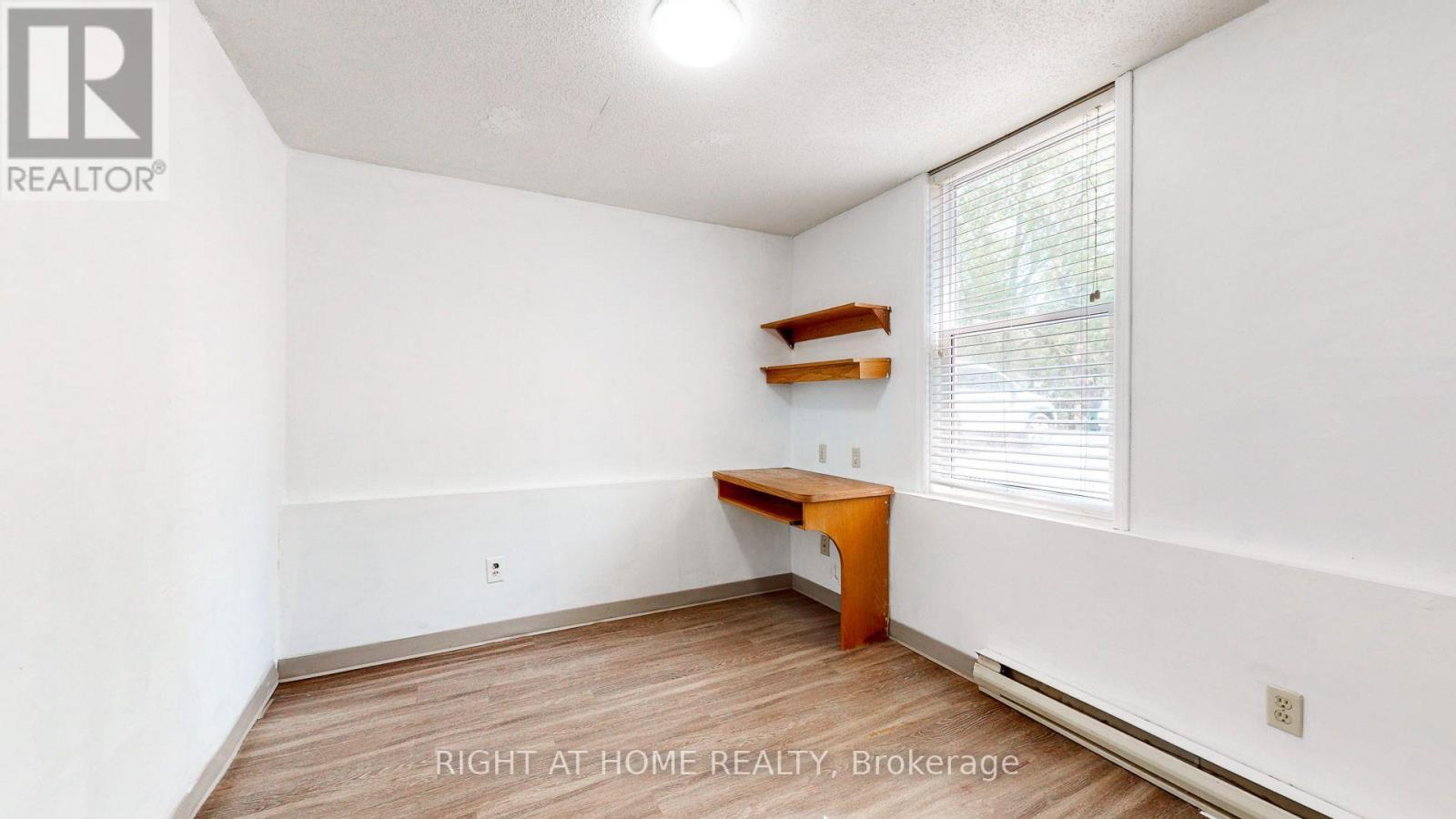 379 Erb Street W, Waterloo, ON - Indoor Photo Showing Other Room