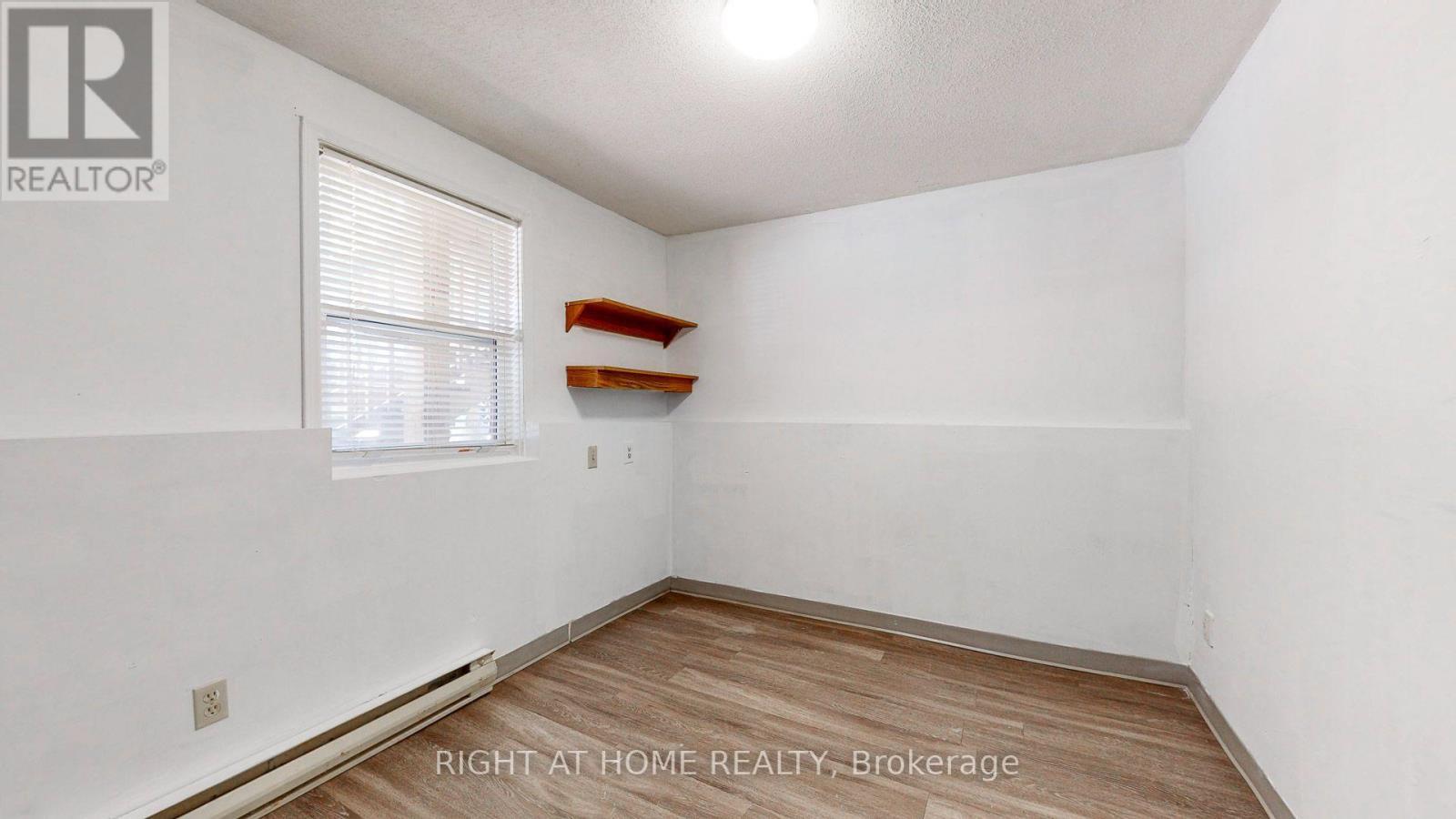 379 Erb Street W, Waterloo, ON - Indoor Photo Showing Other Room