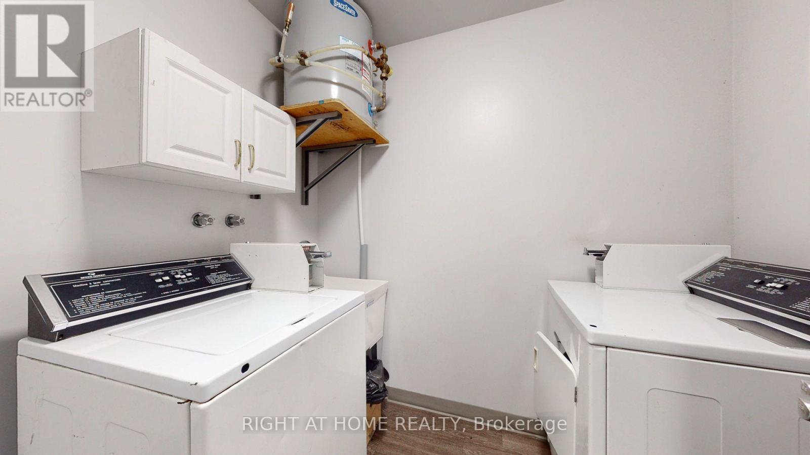 379 Erb Street W, Waterloo, ON - Indoor Photo Showing Laundry Room
